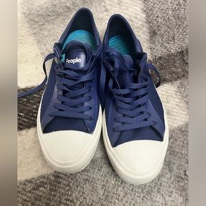 Sz 9 WOMENS PEOPLE WATERPROOF FLATS SNEAKERS BLUE COLOR